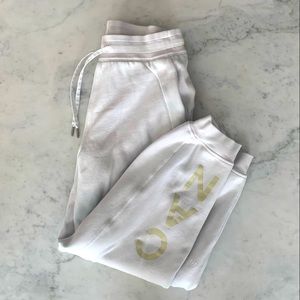 Team Canada Relaxed High-Rise Fleece Jogger. Size 8.